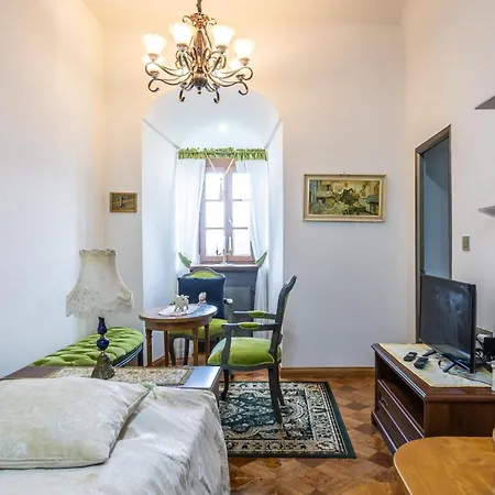 Theresia Chateau - Nocľah s raňajkami Bernolakovo