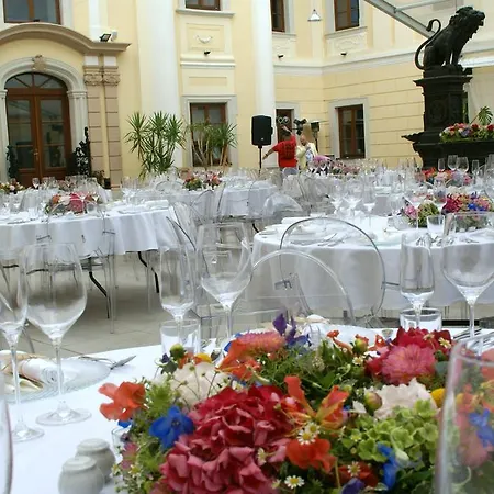 Theresia Chateau - Nocľah s raňajkami Bernolakovo